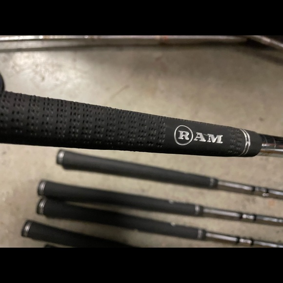 Golf clubs Ram G force 8 pc set RH
Used - Picture 6 of 14